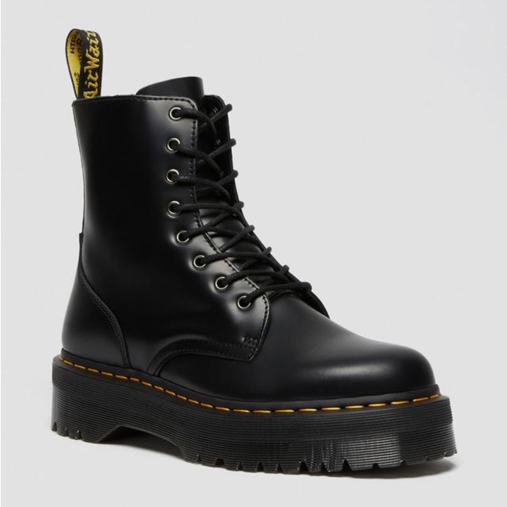 Dr. Martens 💛NWT💛